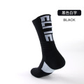 2020 Großhandel farbenfrohe Nylon Mid Alphabet Muster Basketball Crew Socken Männer